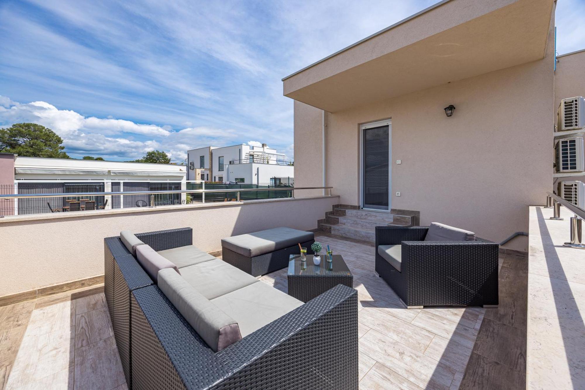 Villa Sunny Olive Peroj Bagian luar foto