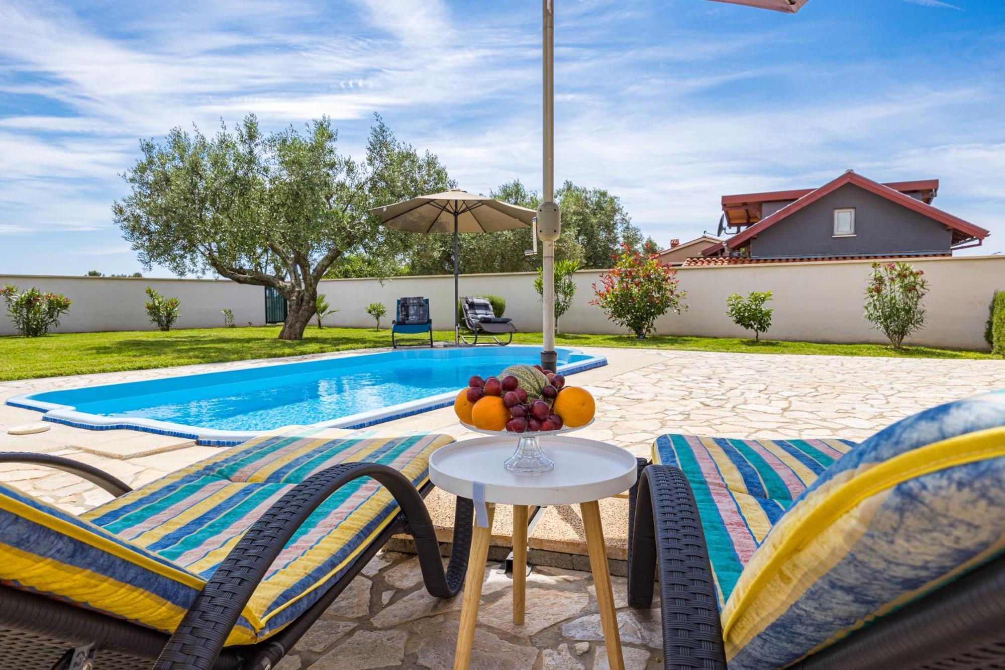 Villa Sunny Olive Peroj Bagian luar foto